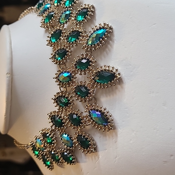 Beautiful elegant necklace for all occasions multiple color - Picture 3 of 3